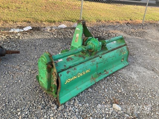 John Deere 665 动力旋转耙