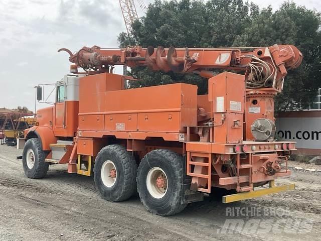 Kenworth C500 钻机车