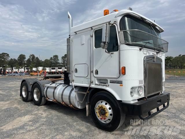 Kenworth K104 牵引车