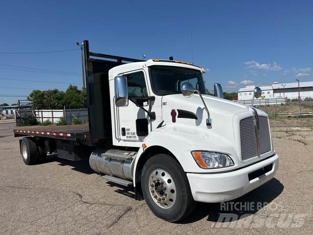 Kenworth T3 平板栏板货车