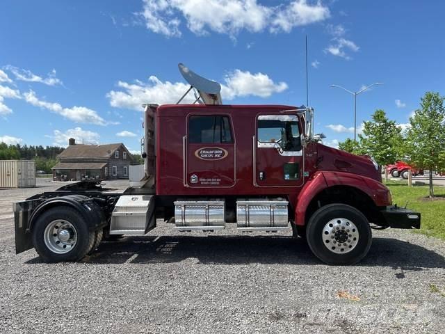 Kenworth T300 牵引车