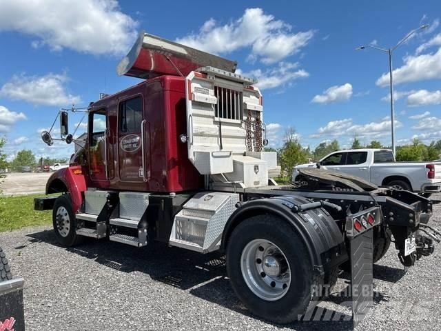 Kenworth T300 牵引车