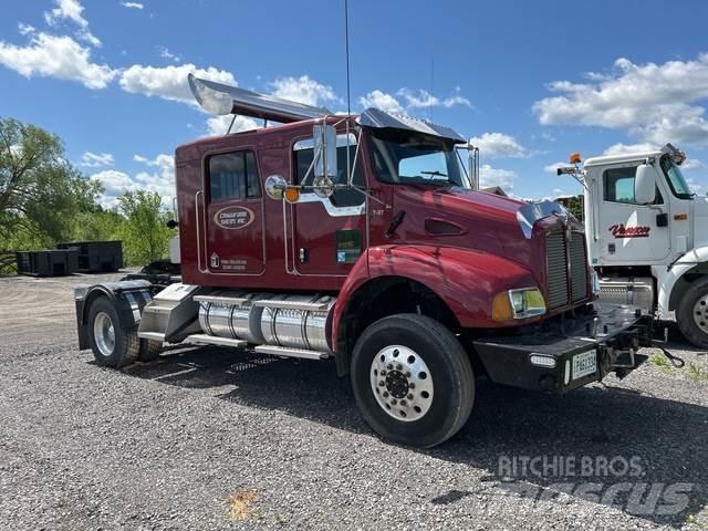 Kenworth T300 牵引车