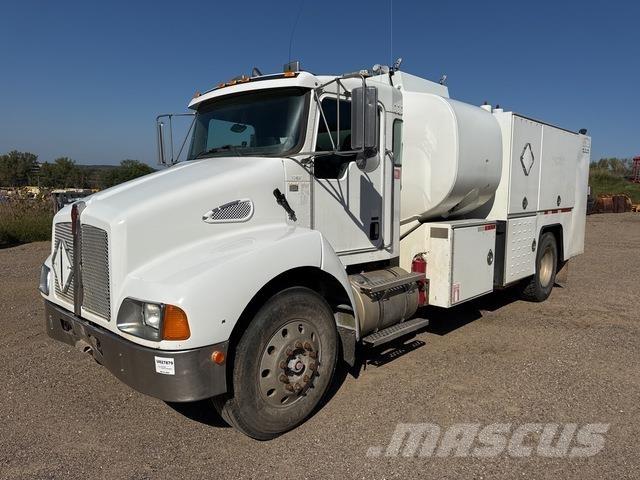 Kenworth T300 油罐车