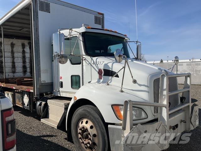 Kenworth T370 篷布货车