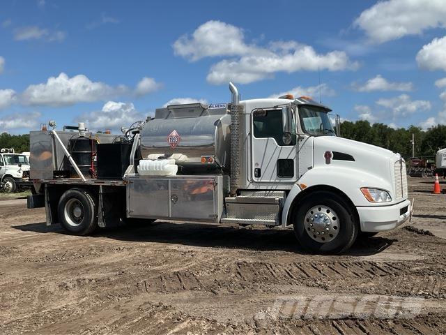 Kenworth T370 油罐车