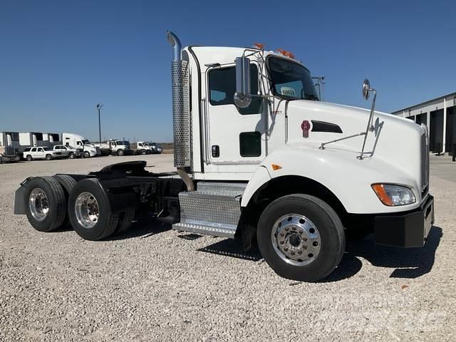 Kenworth T440 牵引车