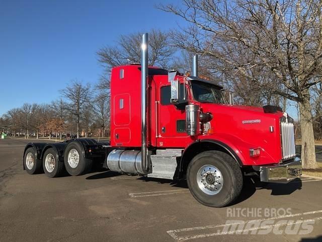 Kenworth T800 牵引车