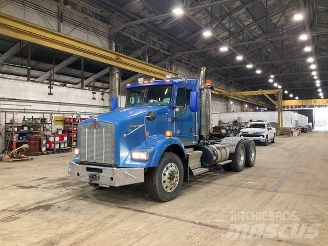 Kenworth T800 牵引车