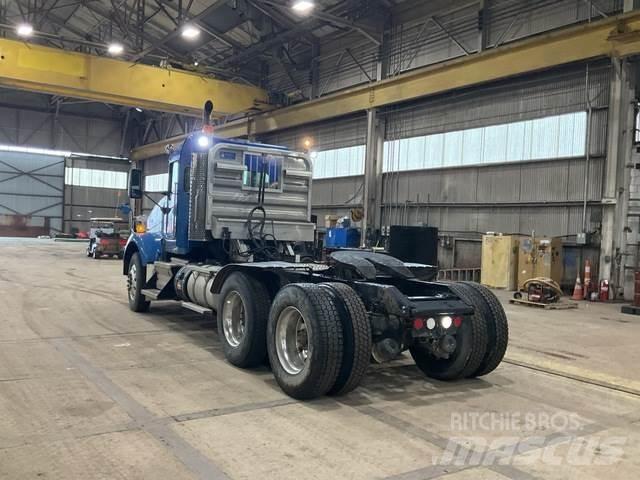 Kenworth T800 牵引车