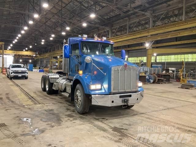 Kenworth T800 牵引车