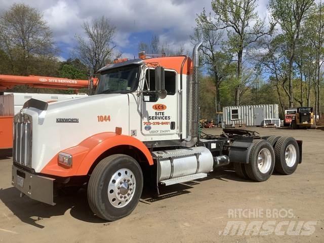 Kenworth T800 牵引车
