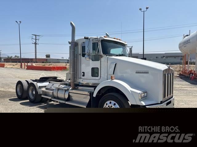 Kenworth T800 牵引车