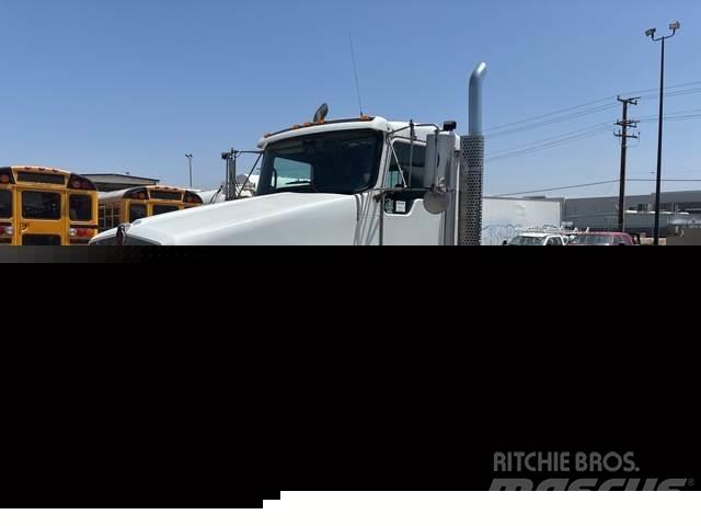 Kenworth T800 牵引车