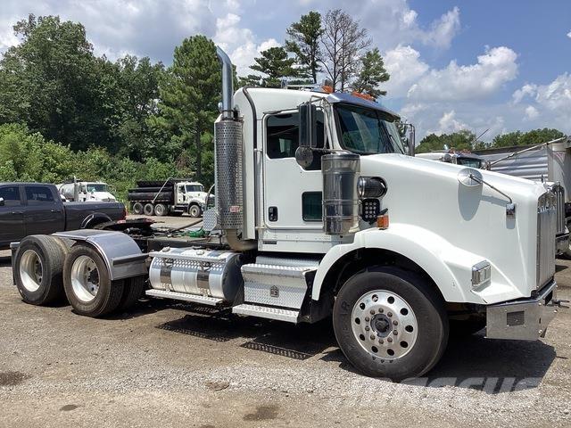 Kenworth T800 牵引车