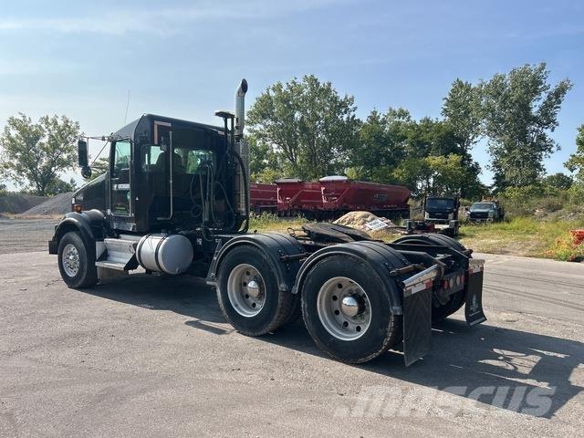 Kenworth T800 牵引车