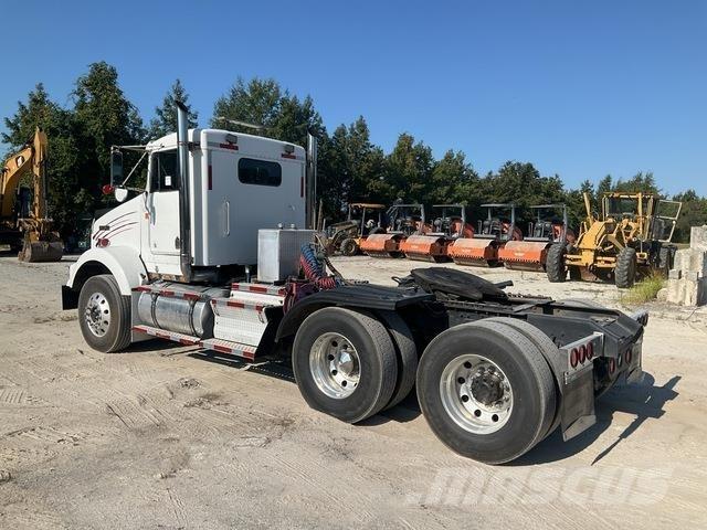 Kenworth T800 牵引车
