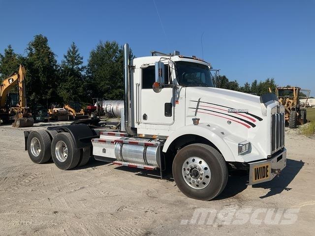 Kenworth T800 牵引车