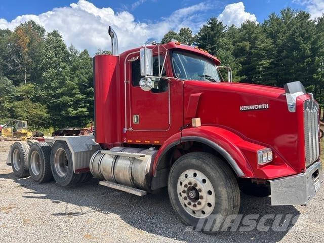 Kenworth T800 牵引车