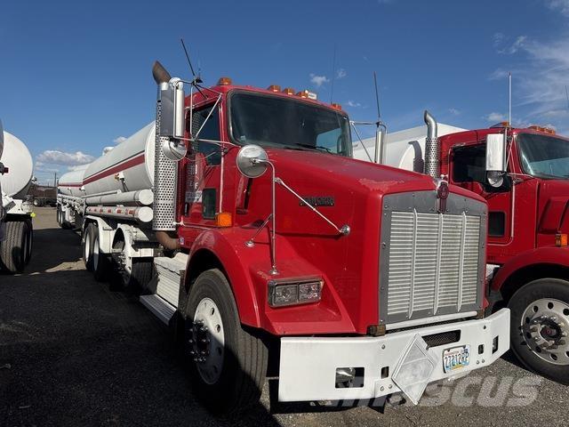 Kenworth T800 油罐车