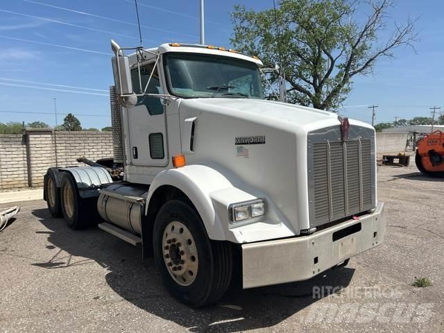 Kenworth T800B 牵引车