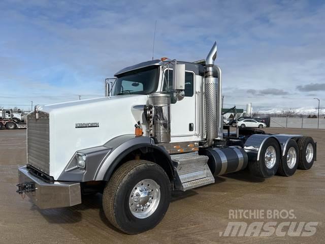 Kenworth T800W 牵引车