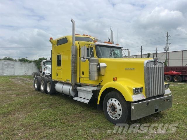 Kenworth W900 牵引车