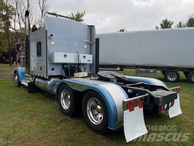 Kenworth W900 牵引车