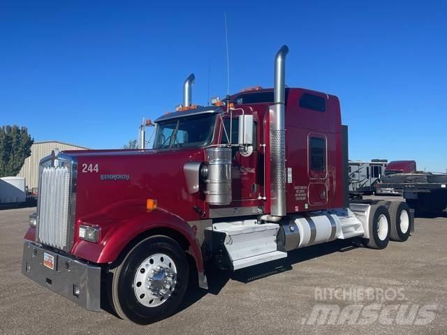 Kenworth W900 牵引车