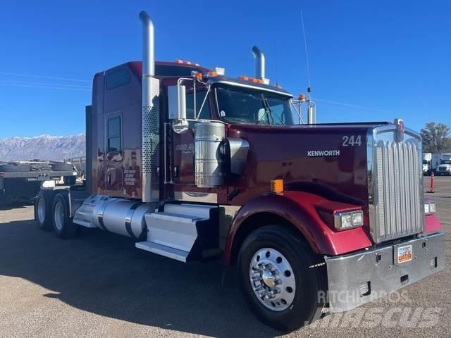 Kenworth W900 牵引车