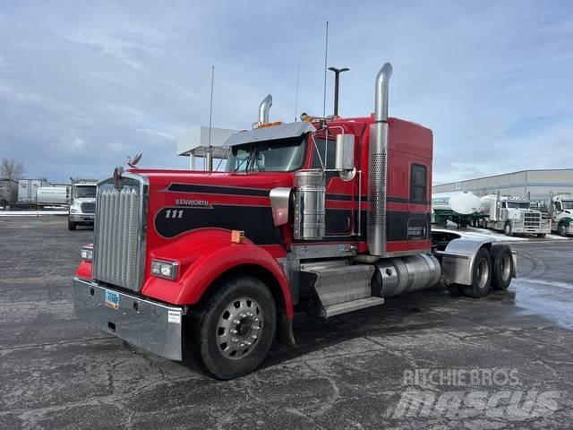 Kenworth W900 牵引车