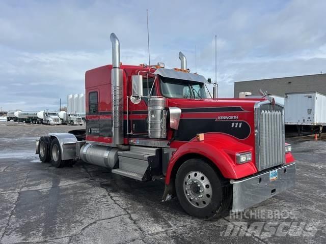 Kenworth W900 牵引车