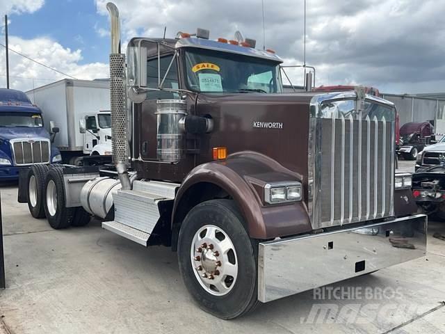 Kenworth W900 牵引车