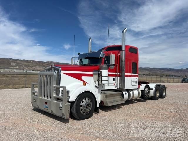 Kenworth W900 牵引车