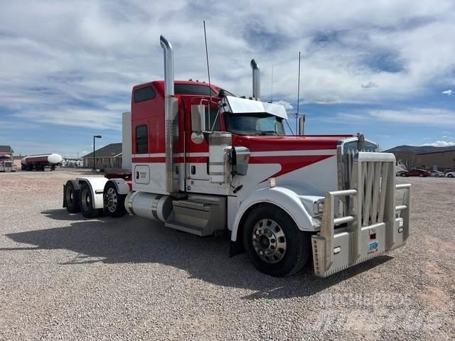 Kenworth W900 牵引车