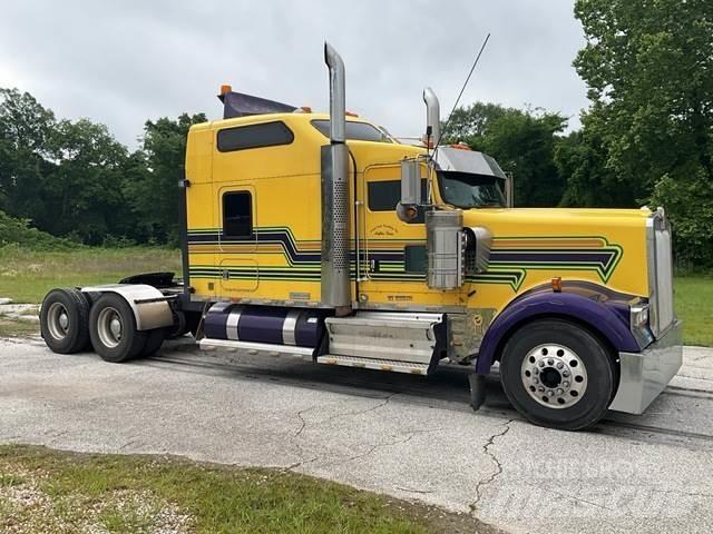 Kenworth W900 牵引车