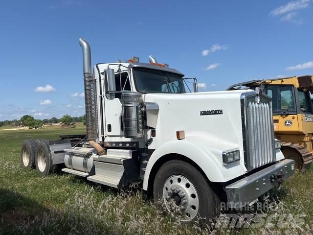 Kenworth W900 牵引车