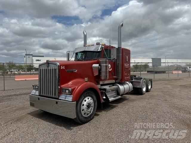 Kenworth W900 牵引车
