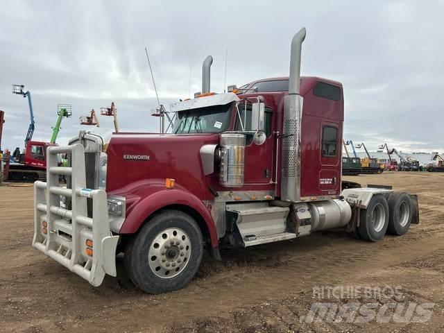 Kenworth W900 牵引车