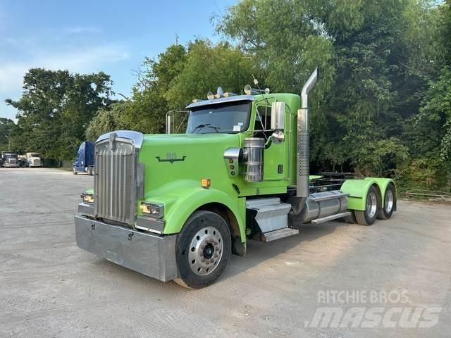 Kenworth W900 牵引车