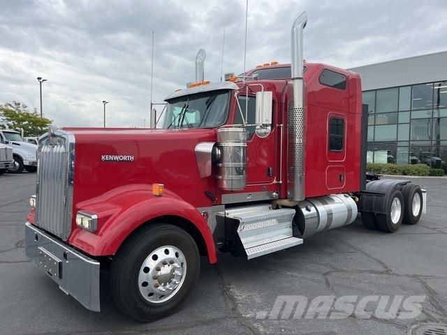 Kenworth W900 牵引车