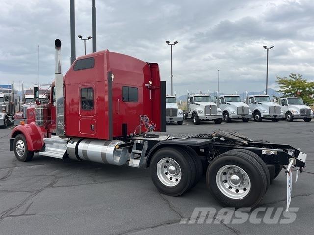 Kenworth W900 牵引车