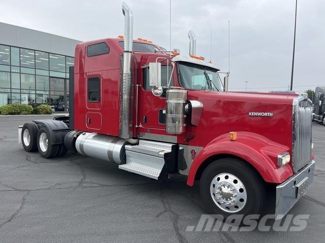 Kenworth W900 牵引车