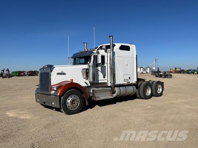 Kenworth W900 牵引车