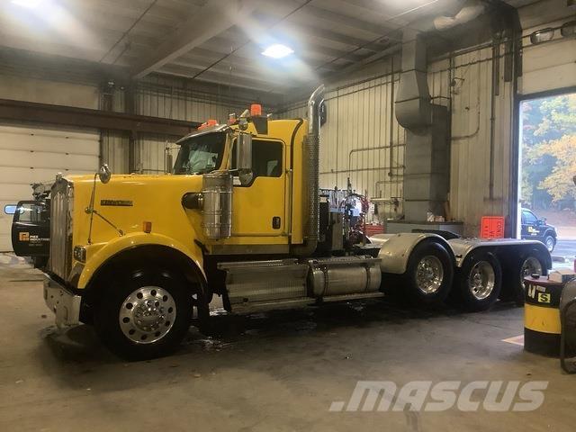 Kenworth W900 牵引车