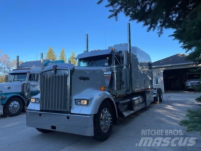 Kenworth W900L 牵引车