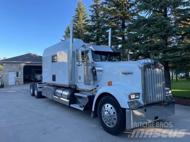 Kenworth W900L 牵引车