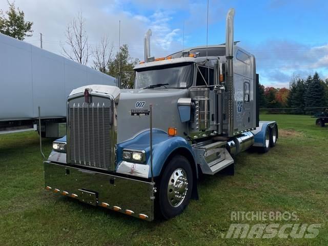 Kenworth W900L 牵引车