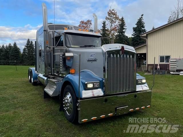 Kenworth W900L 牵引车