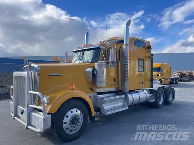 Kenworth W900L 牵引车